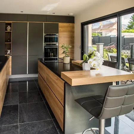 Villa Magnificent With Heated Pool Air Conditioning