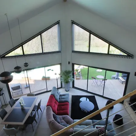 Magnificent With Heated Pool Air Conditioning *